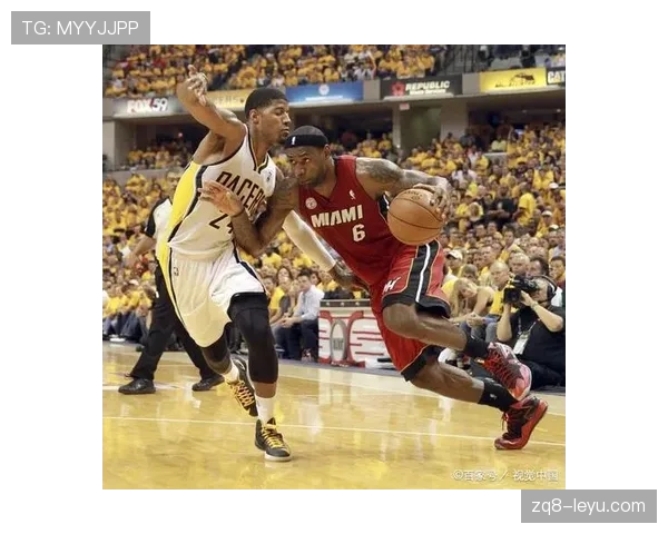 保罗·乔治穿着破T回家，门口那几辆车让我怀疑人生